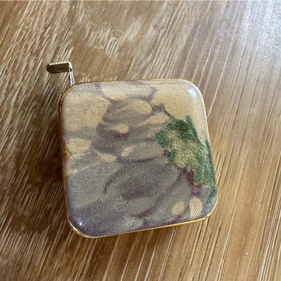 Vintage Floral Tape Measure Gold - Picture 2 of 5